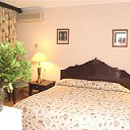 Golden View Sinarades Hotell 2*
