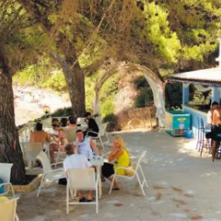 Golden View Sinarades מלון Kontogialos